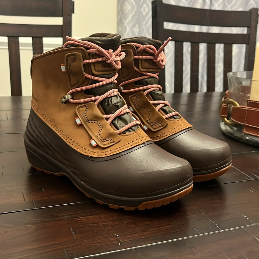 The North Face Shellista IV Shorty Waterproof Snow Winter Boots Women’s Size 6